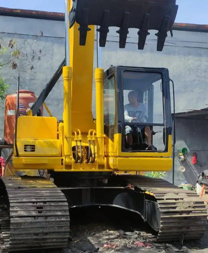 Dijual Excavator Komatsu PC200-8 Tahun 2012