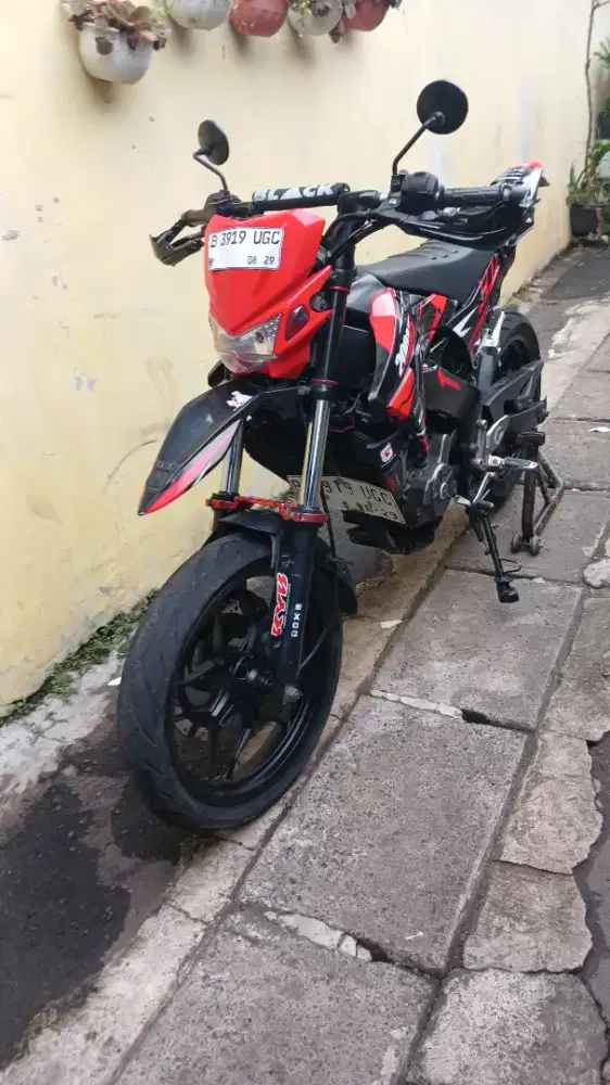 Kawasaki KLX cc 200 tahun 2013 warna hitam antik