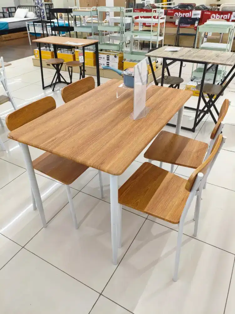 Set Meja Makan 4 Kursi Minimalis