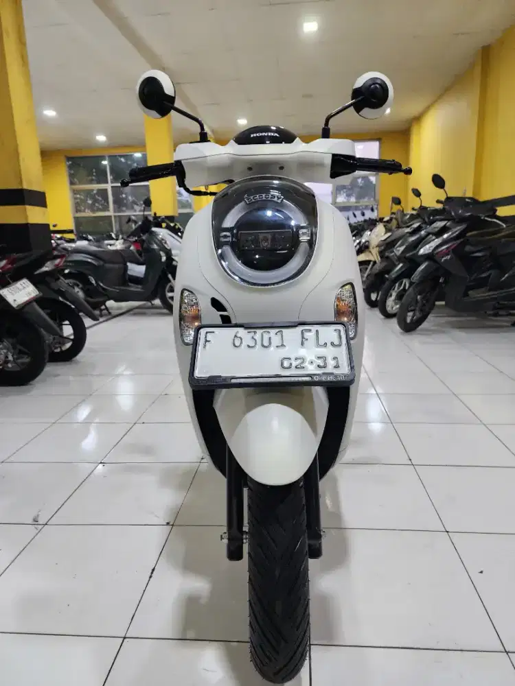 SCOOPY PRETIGE TAHUN 2026 WHITE
