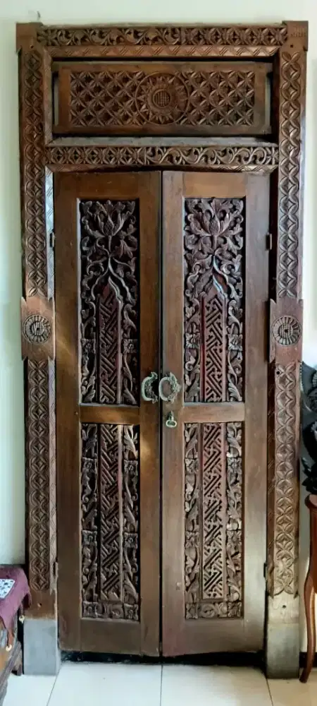 Pintu gebyok Vintage ( Jati tua motif Ukiran jawa antikan)