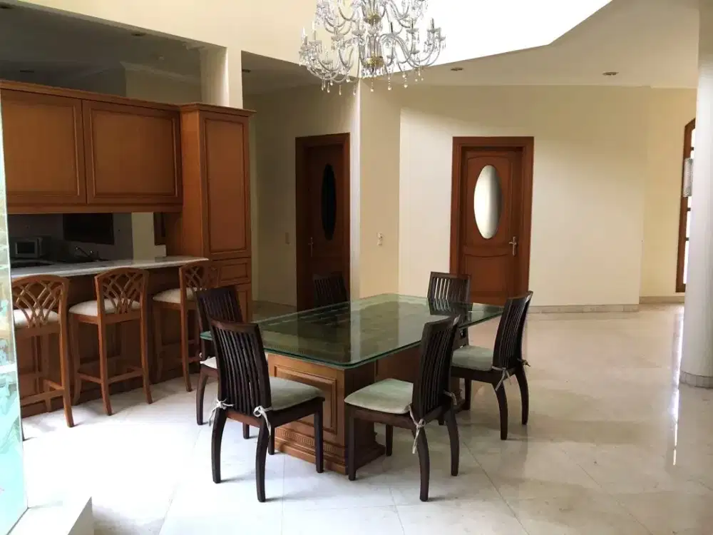 Disewakan Rumah hunian 2 lantai Area Pondok indah