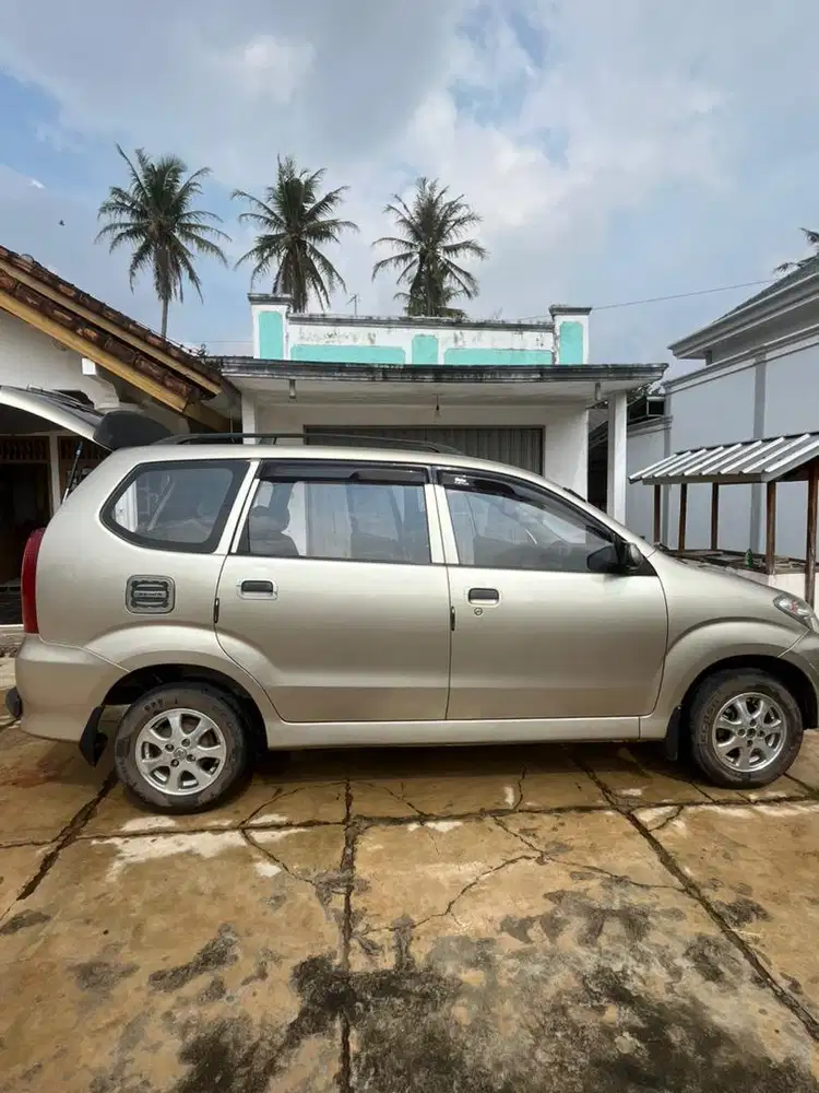 DIJUAL DAIHATSU XENIA Li 1.0 MT 2005