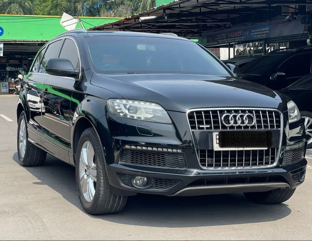 AUDI Q7 3.0 TFSI AT HITAM 2012