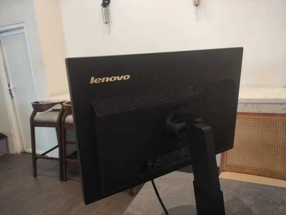 JUAL MONITOR  LENOVO & PC