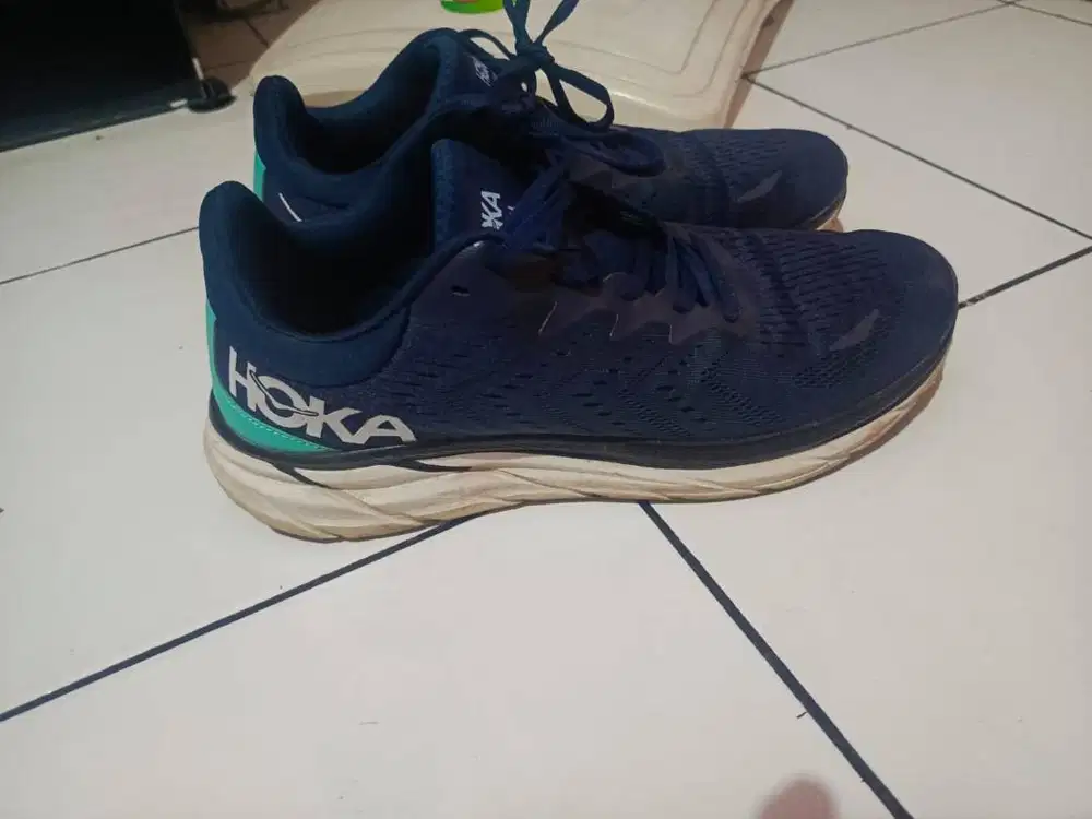 SEPATU RUNNING HOKKA CLIFTON 8 ORIGINAL MULUS NO MINUS DIMURAHIN AJA 1