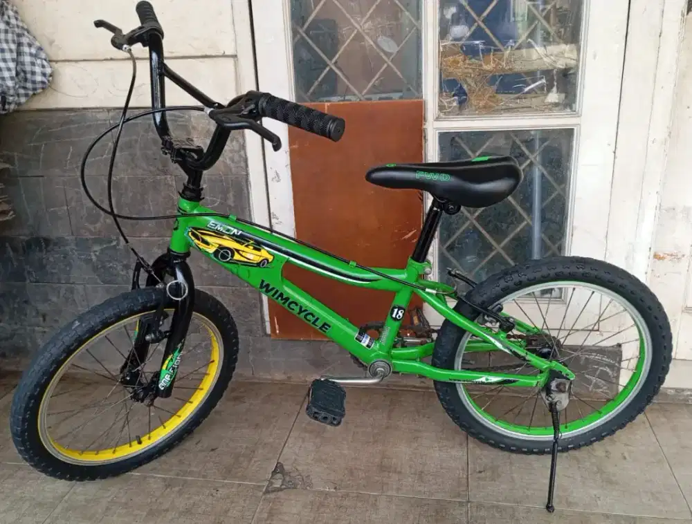 Sepeda BMX ukuran 18 wincekely untuk usia