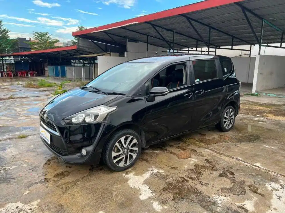 TOYOTA SIENTA V AT 2016