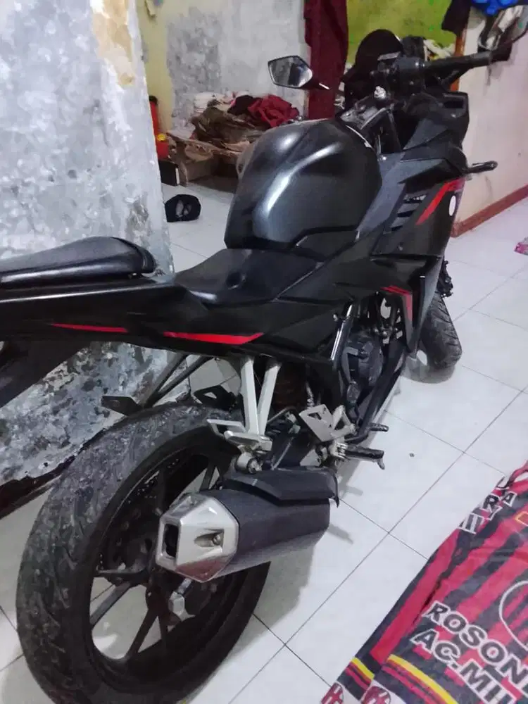 Cbr tahun 2020 hitam
