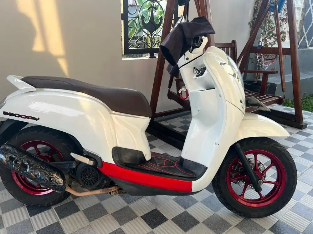 Honda scoopy Putih merah