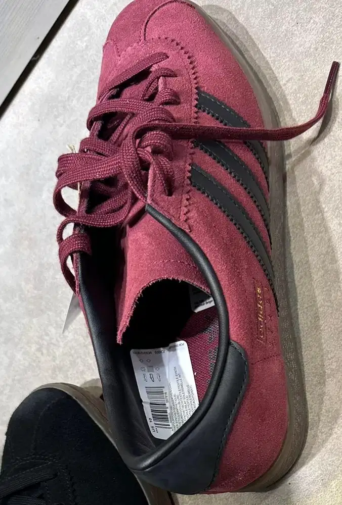 Adidas STADT maroon size 44 90%