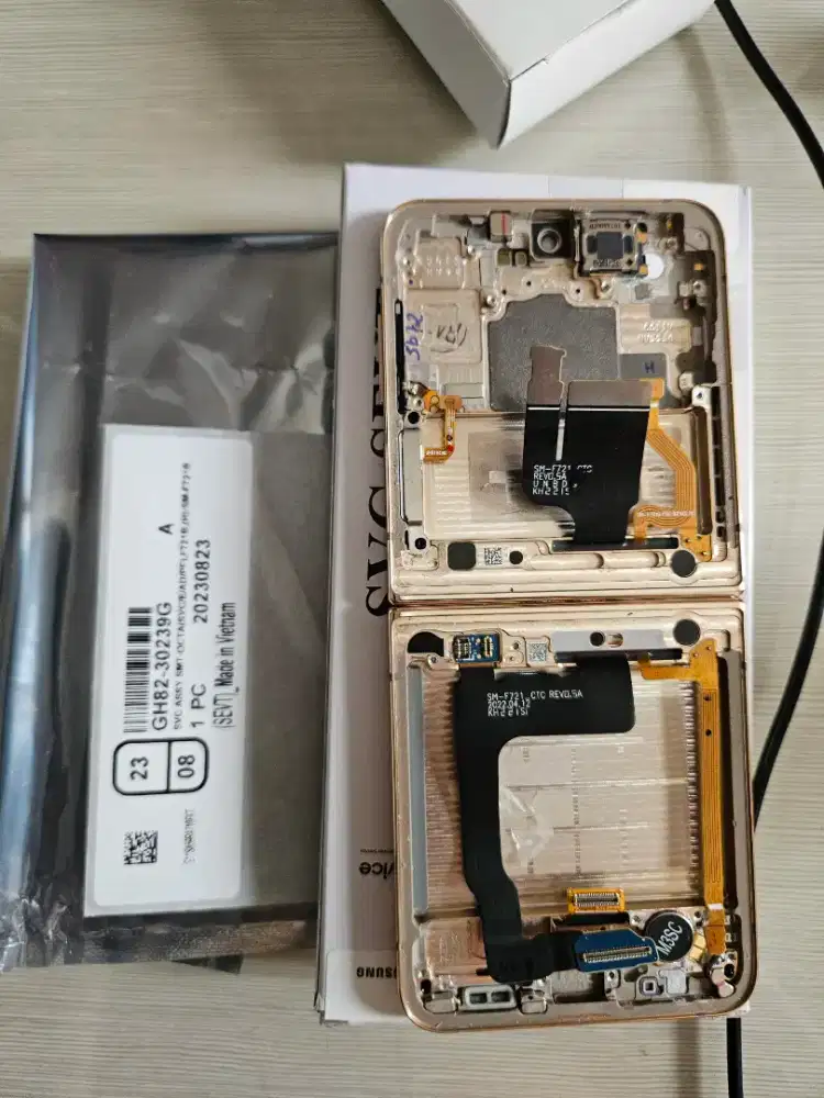 Samsung Flip 4 LCD Layar Screen amoled 1 set rangka nya GOLD ORIGINAL