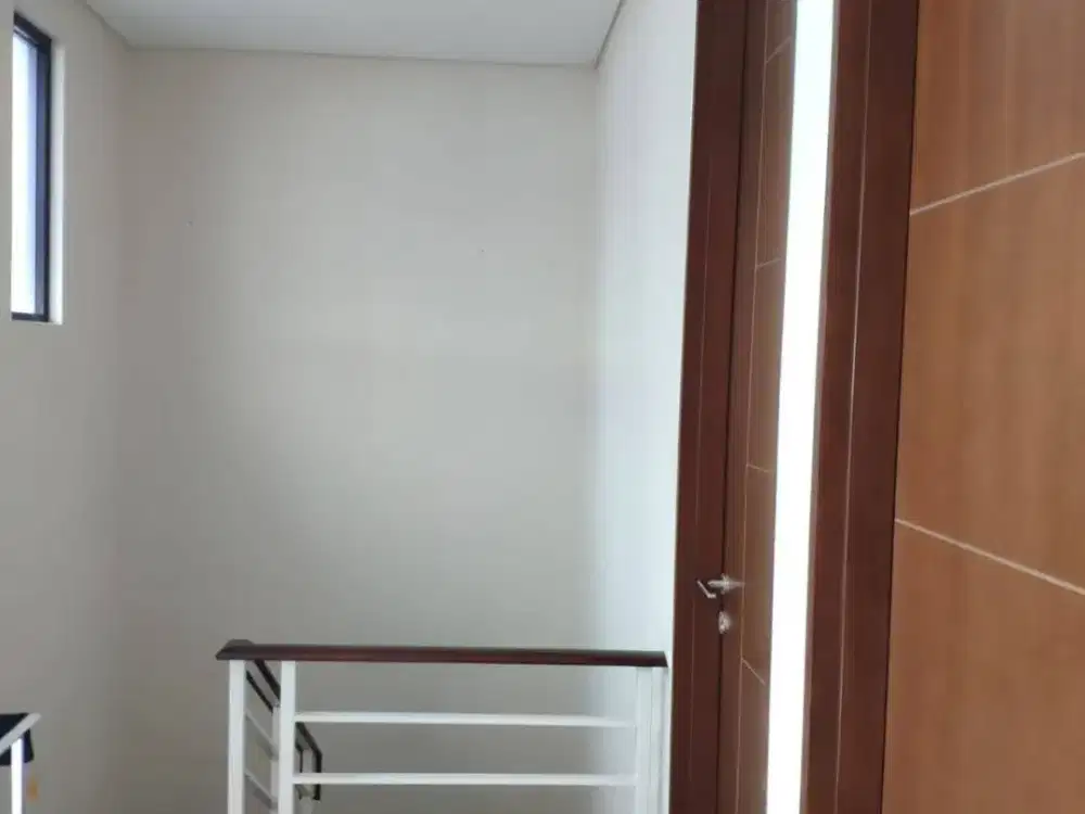 Selangkah ke Fresh Market! Rumah CitraLand Surabaya Barat 2.5M Siap Huni Dijual Murah! (Bjr-015)