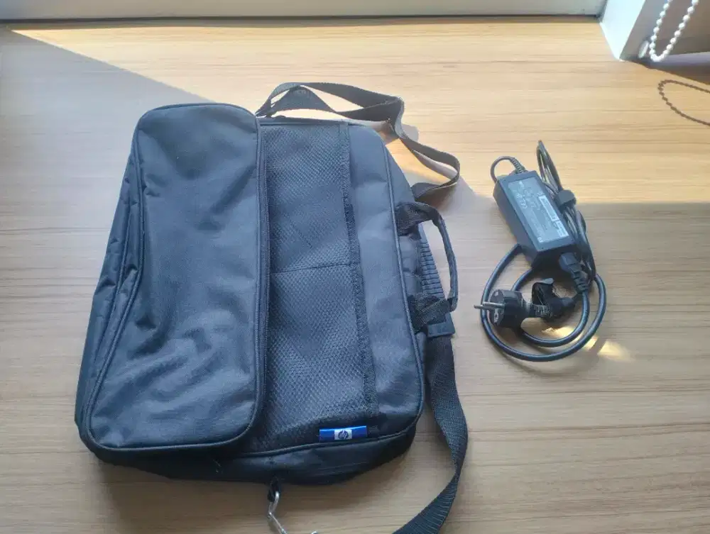 Adaptop laptop HP dan Tas Laptop HP