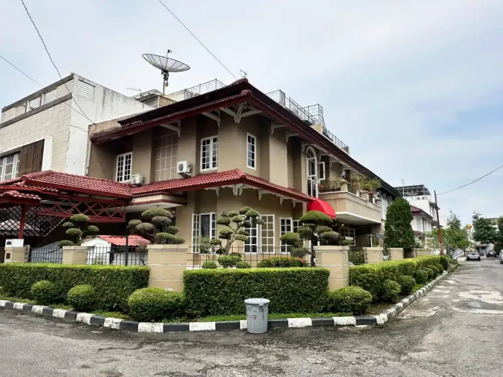 Villa Hook Murah Komplek Malibu Indah Polonia Lingkungan Nyaman dan Tenang Lokasi Dekat Palace Residence, Riverview & Helios Polonia