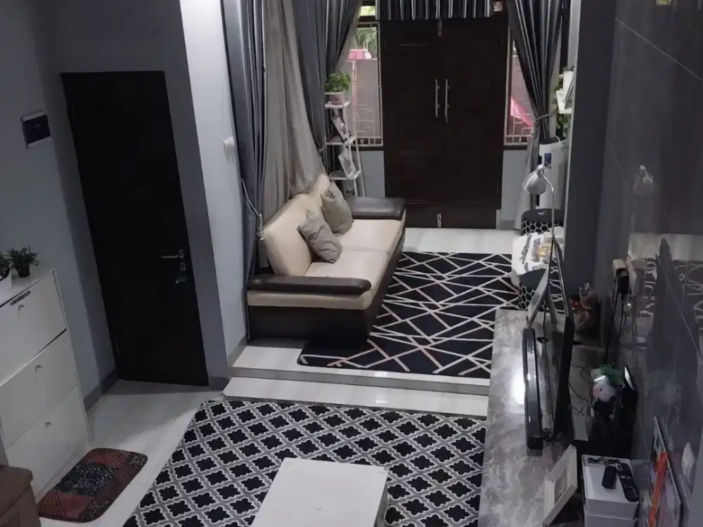 Rumah Bagus 3 Lantai di Taman Royal 3 Tangerang