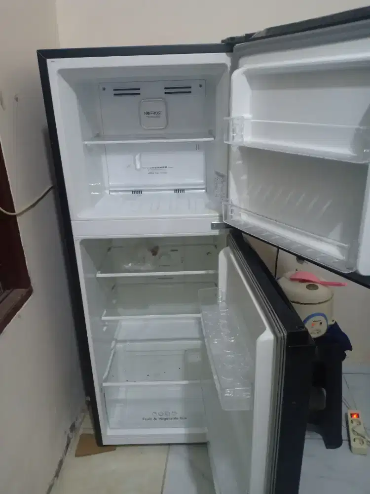 Kulkas Hisence 2 Pintu Mulus Dingin Beku Maximal