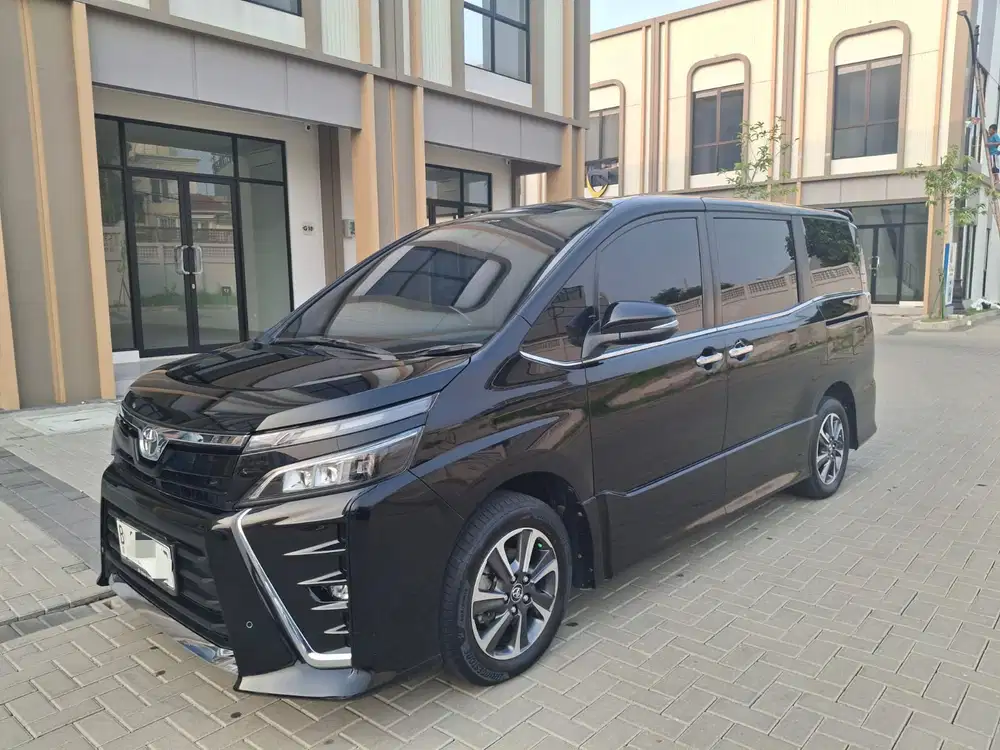 Toyota Voxy 2018 Hitam - Sangat Terawat