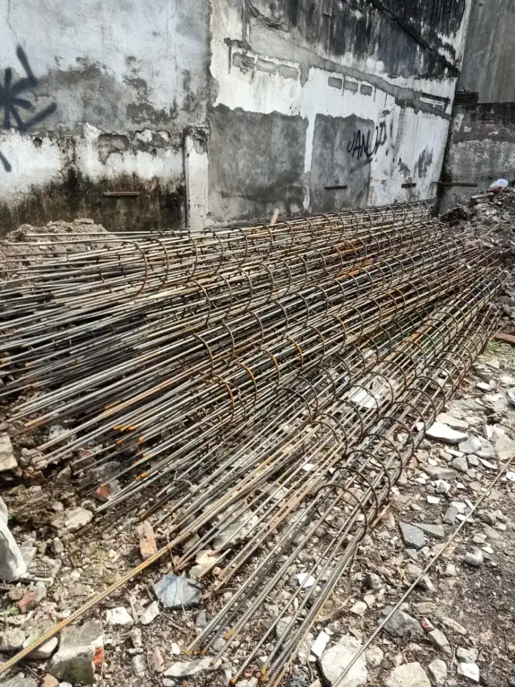 BOR STROUS DAN GROUNDING / ARDE