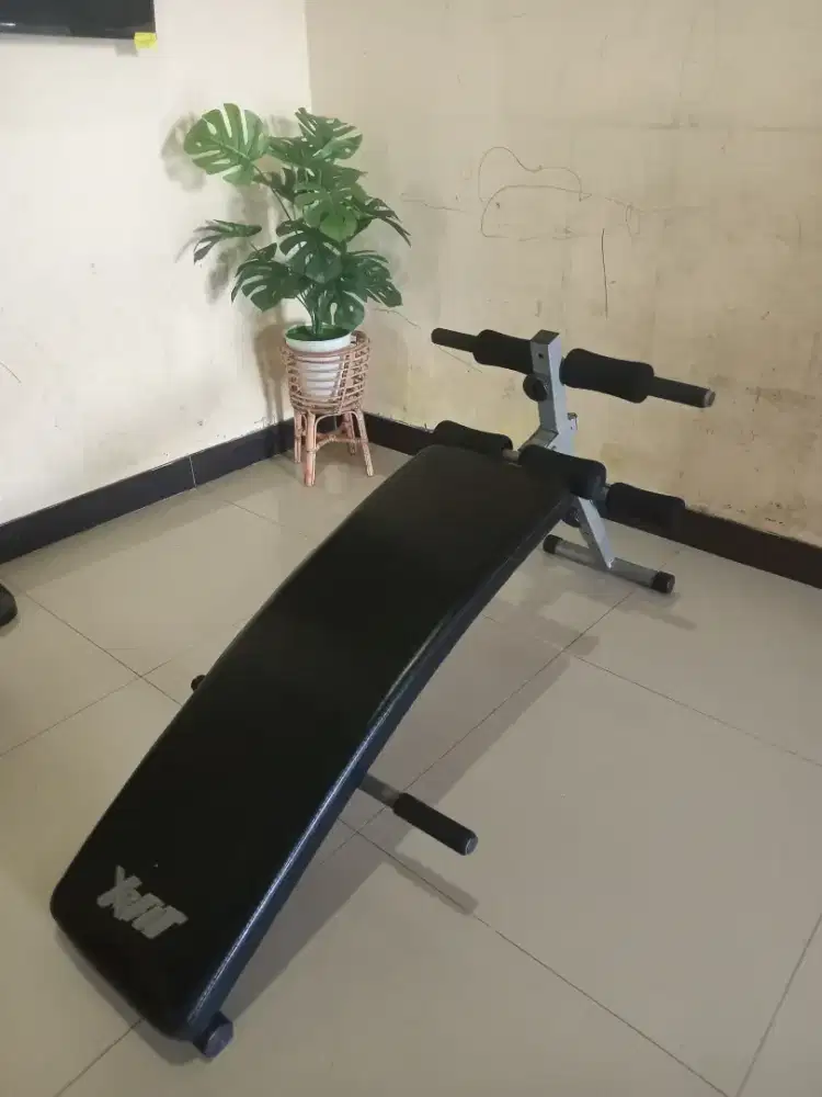 Bangku sit up bench merk X2fit beli di Gramedia