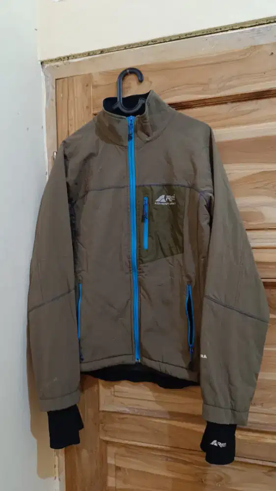 Jaket gunung rei