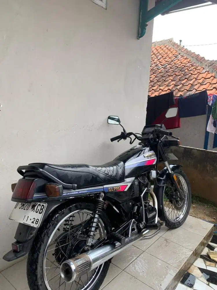 GL PRO BLACK engine 145cc