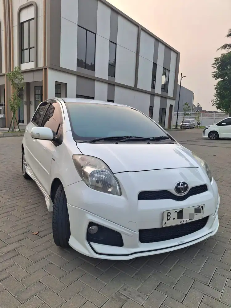 Toyota Yaris S TRD AT 2012 Putih - Sangat Terawat