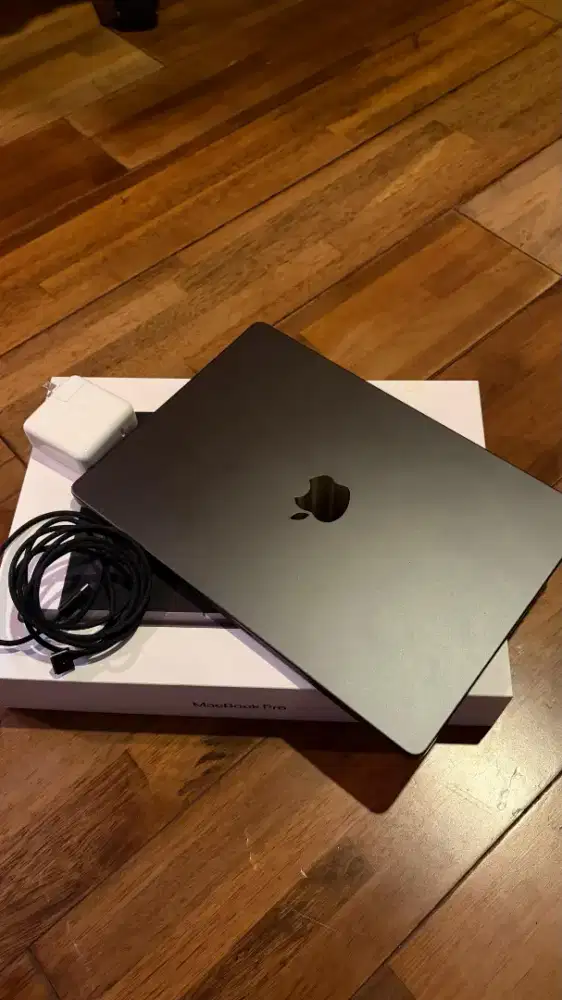 Macbook Pro M4 Pro 24/1TB like new Japan