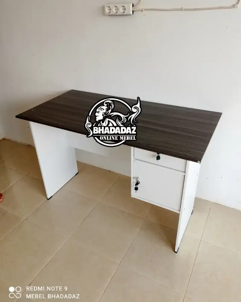 Meja Kantor  Ruang Kerja