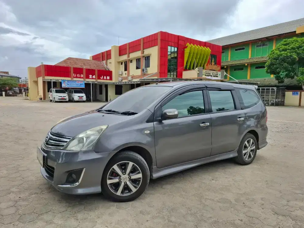 Nissan Grand Livina HWS M/T 2013