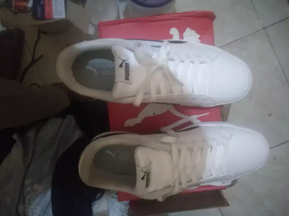 Dijual sepatu puma warna putih ukuran 34