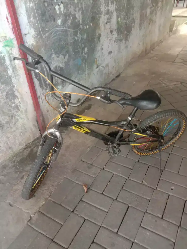 Jual sepeda BMX merk  mONTANA UK 20