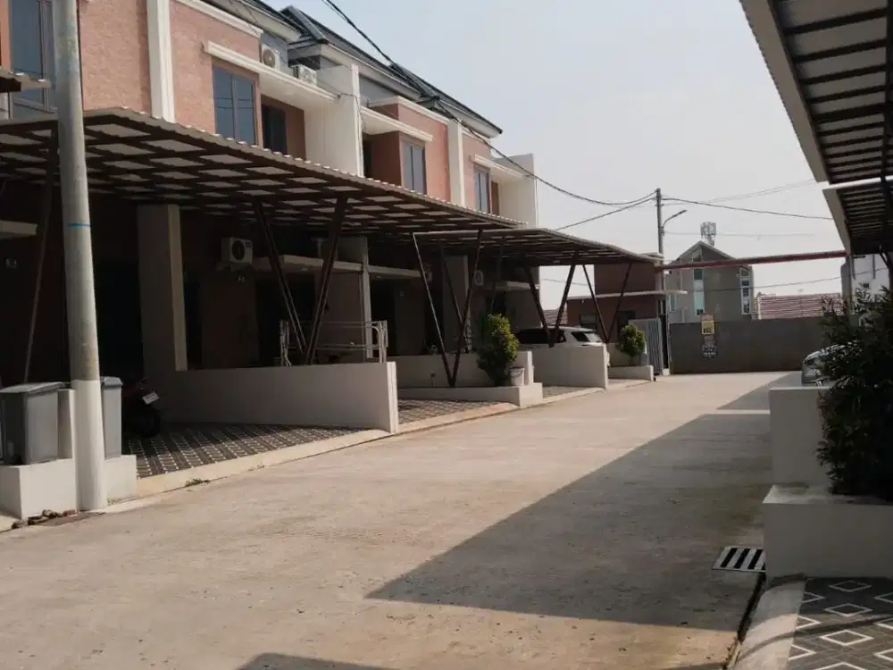 Rumah siap huni 2lantai harga 800 juta an lokasi strategis nempel kota wisata