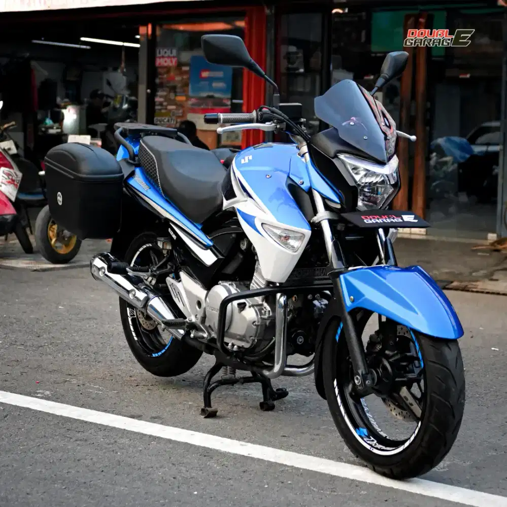 SUZUKI INAZUMA 250 BIRU PUTIH 2015 ISTIMEWA