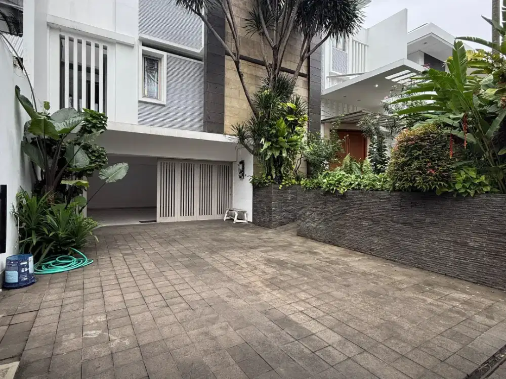 FORSALE LUXURIOUS MODERN TROPICAL LOKASI PREMIUM PONDOK INDAH JALAN LEBAR