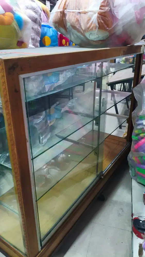 Lemari Kaca ukuran (Lebar 100*50*110 cm)