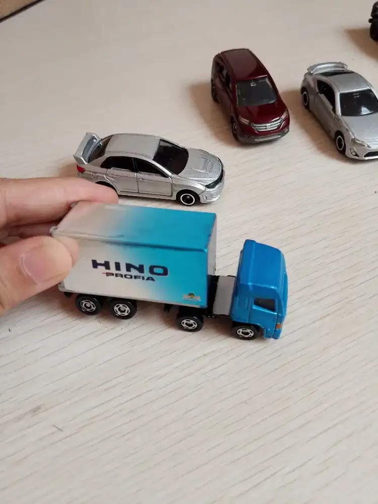 Koleksi Tomica, isi 5pcs.