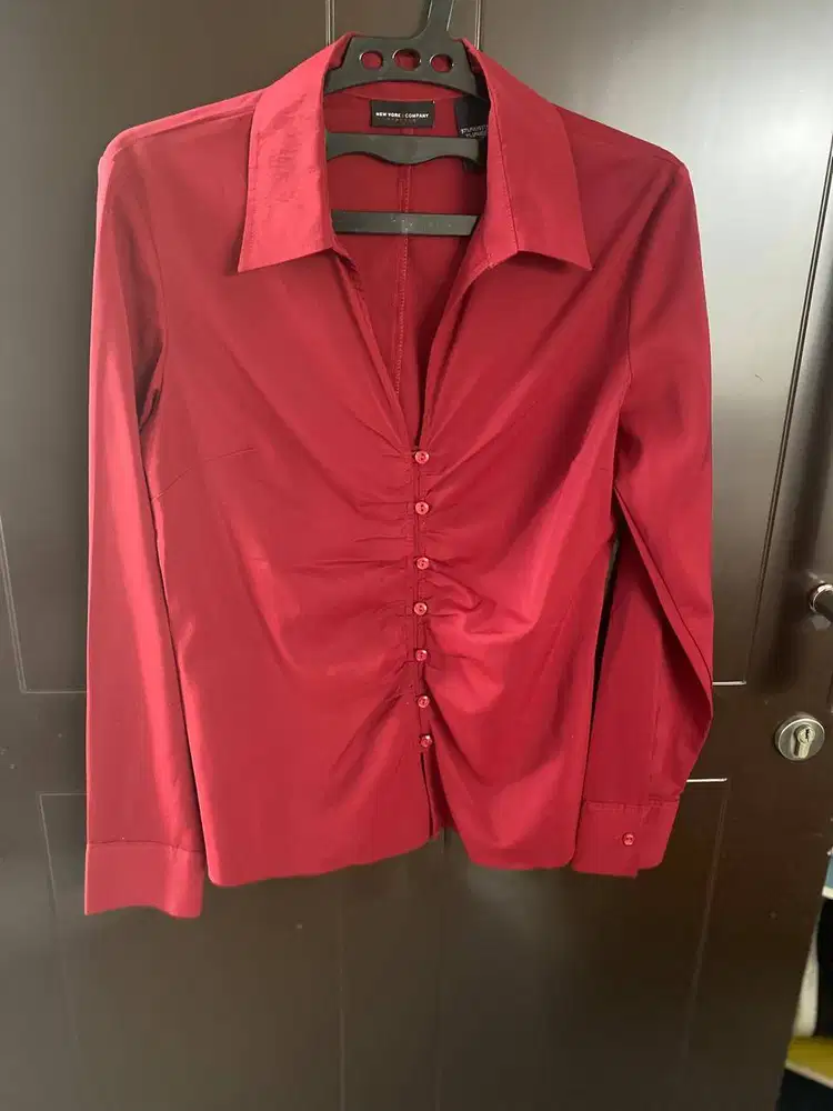 BLOUSE MERAH NEW YORK COMPANY – SIZE L - PRELOVED