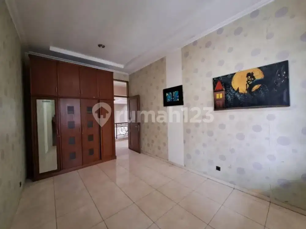 Rumah Besar Siap Huni Tengah Kota Area Turangga Buah Batu