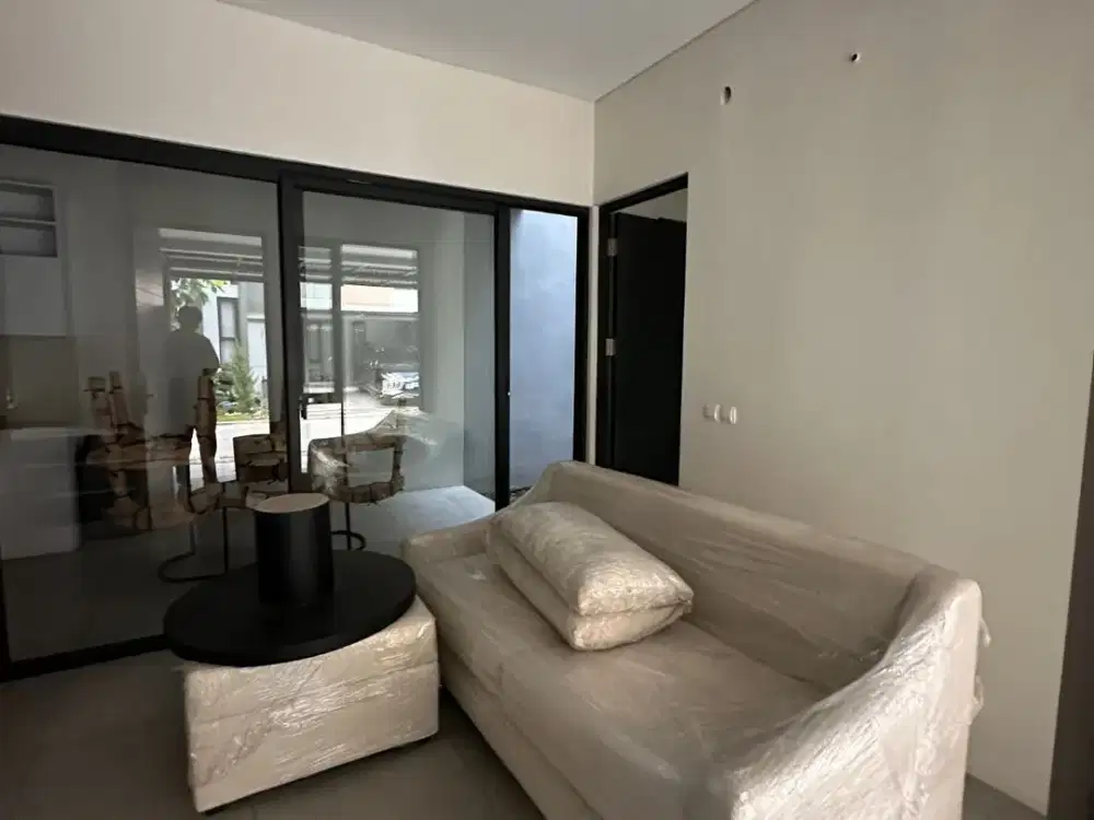 TINGGAL BAWA KOPER! RUMAH PREMIUM FULL FURNISH SIAP HUNI DIPUSAT BSD!