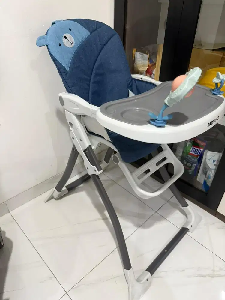 Baby chair baby does
