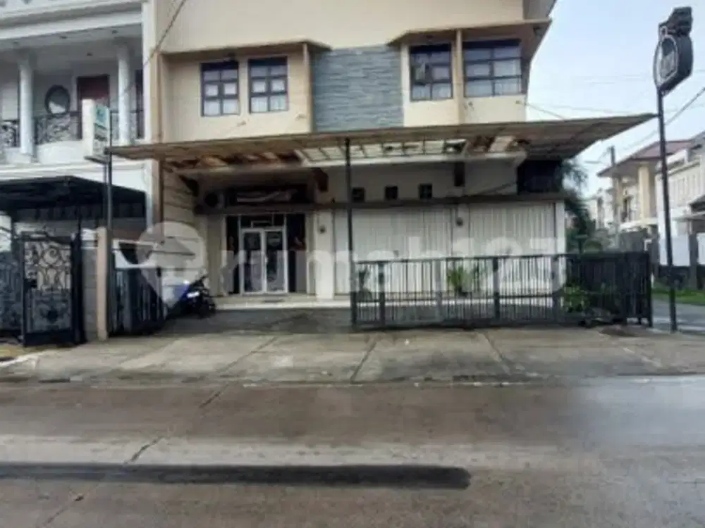 Rumah dan Ruang Usaha di Antapani Kidul Cocok untuk Cafe