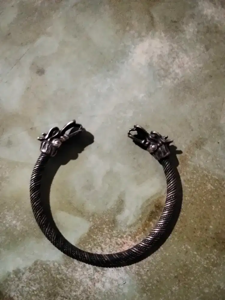 Gelang naga perak