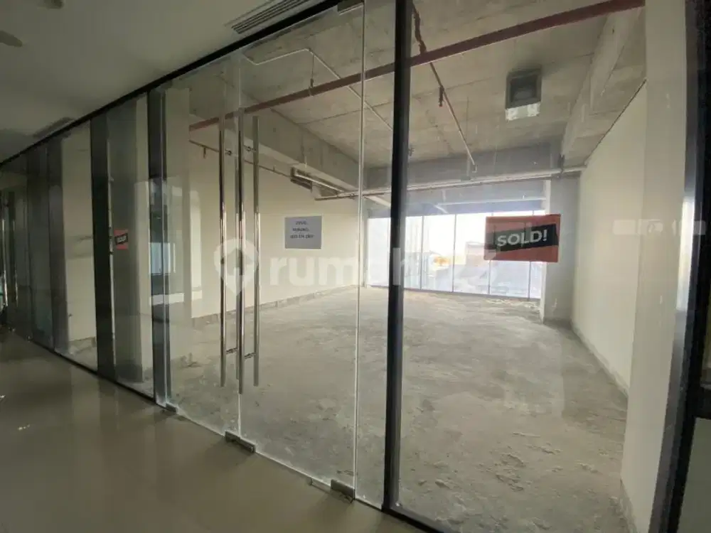 Ruang Kantor di Gedung Apartemen Evencio di Depok