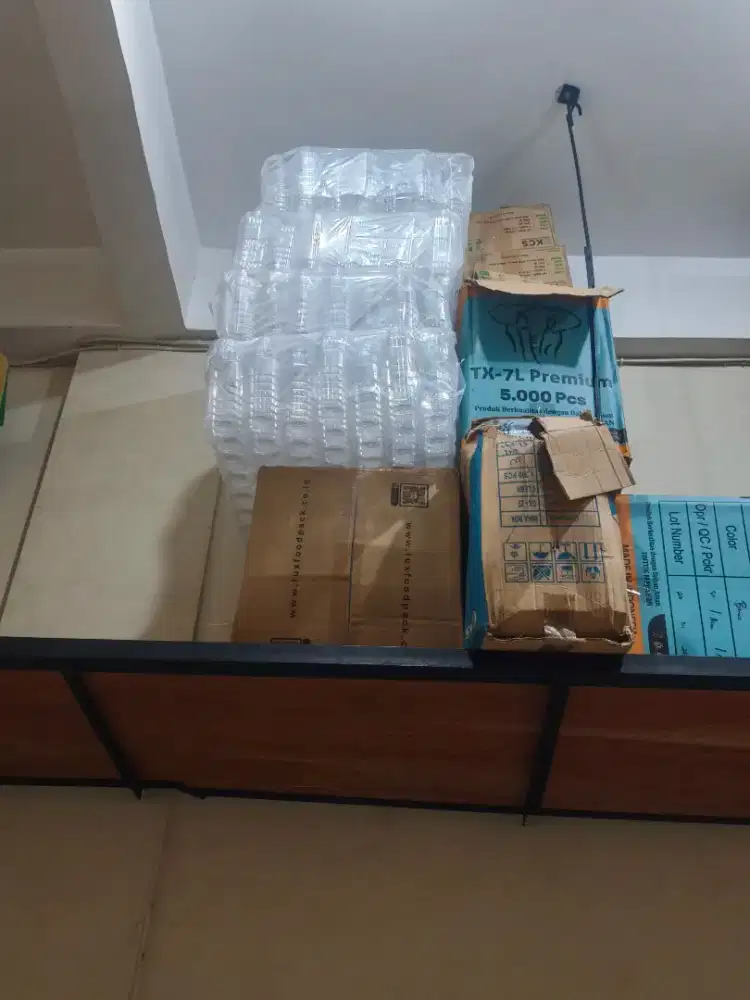 dicari pegawai pria atau wanita serabutan jaga toko plastik