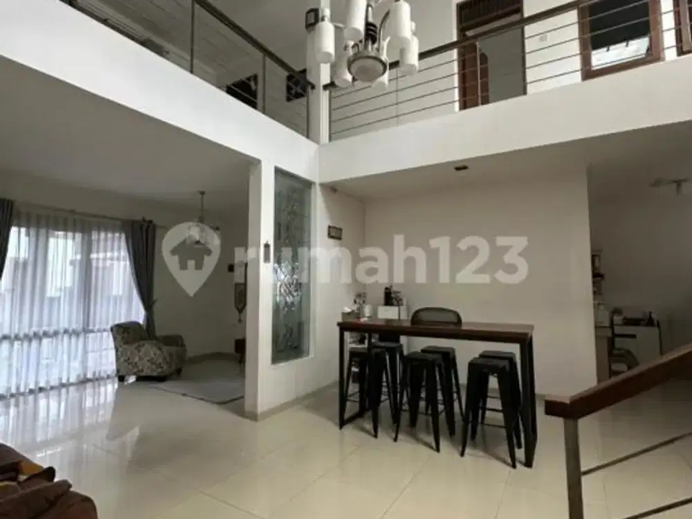 Rumah 2 Lantai Dalam Komplek Antapani Kota Bandung