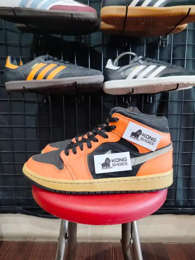 AJE I MID BLACK CONE ORANGE