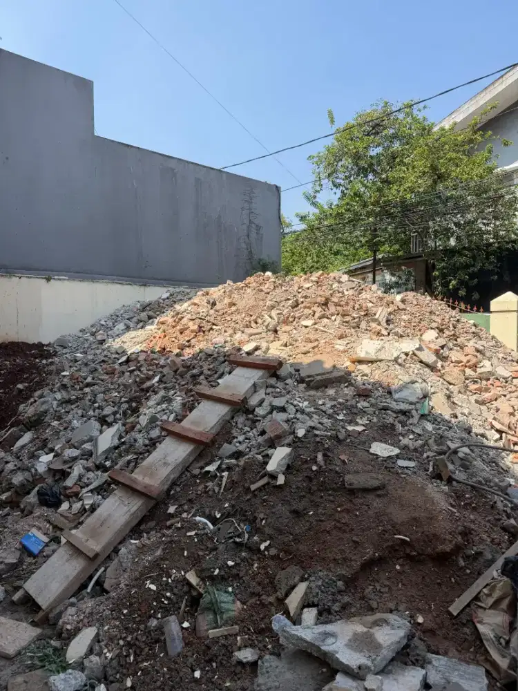 Jasa buang puing dan tanah urugan