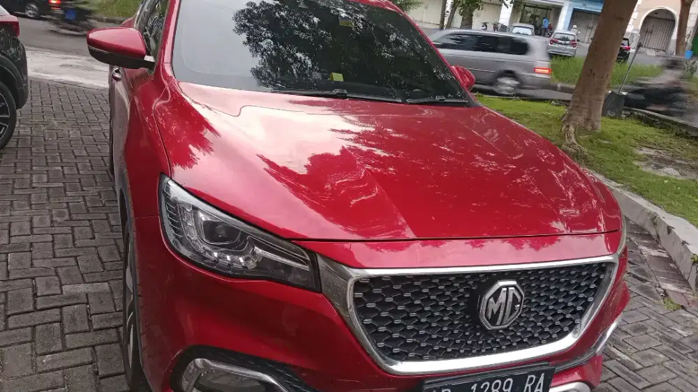 MG HS 2021 merah