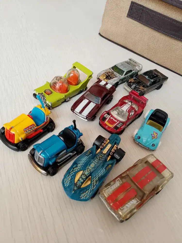 Hotwheels (mix A) isi 10pcs. Tidak jual terpisah
